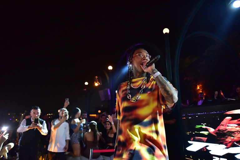 Tyga :  Oligark stanbul'da Hayranlaryla Bulutu 