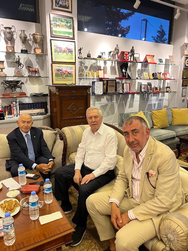 Ferhan Ademhan :  Mardin�den Dünyaya Uzanan Vizyonuyla Kültürler Aras�nda Köprüler Kuruyor 