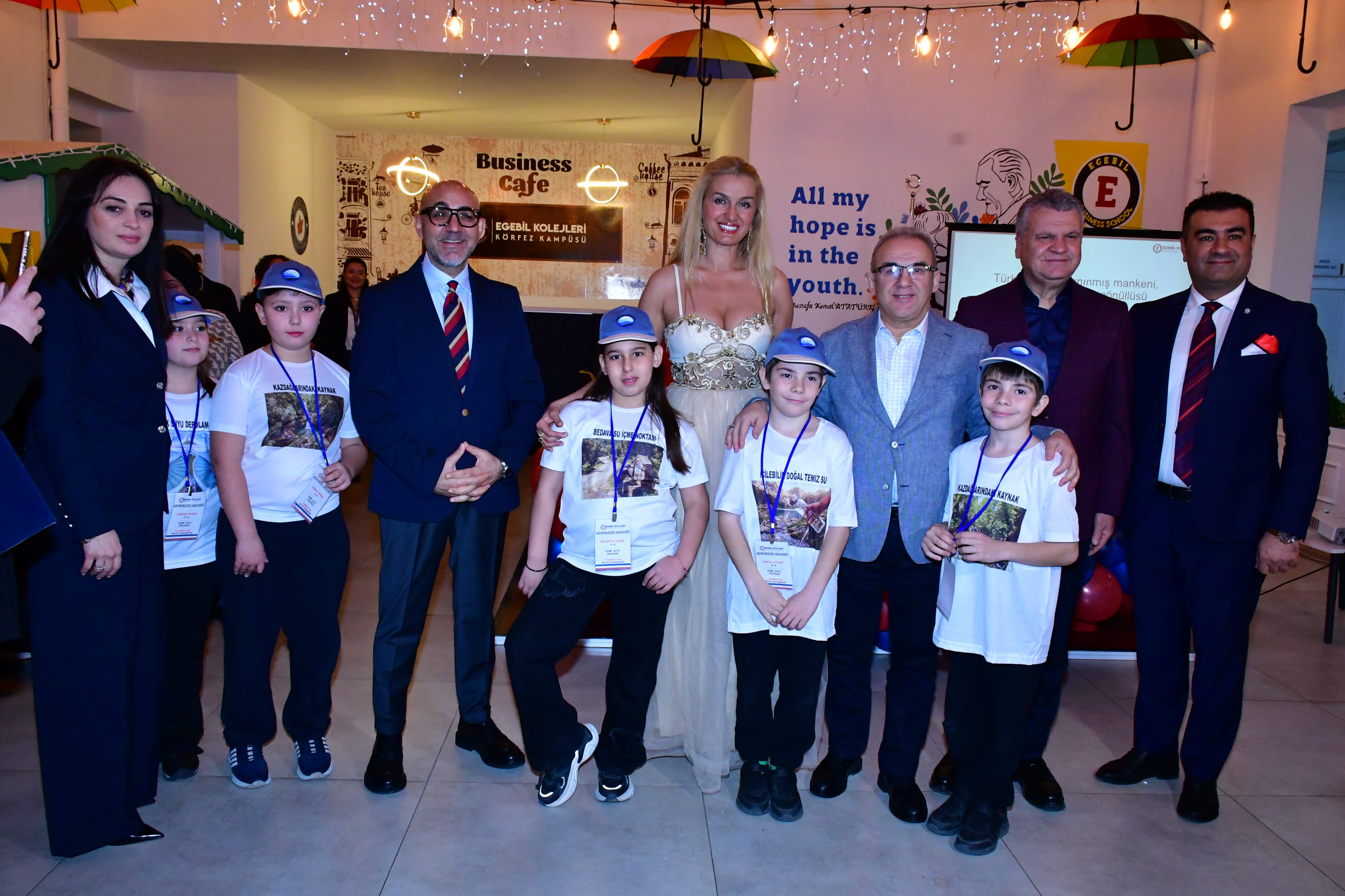 Tabiat�n K�z� Tu�ba Özay Ve "Suyun Melekleri" Kaz Da�lar��nda Bulu�tu