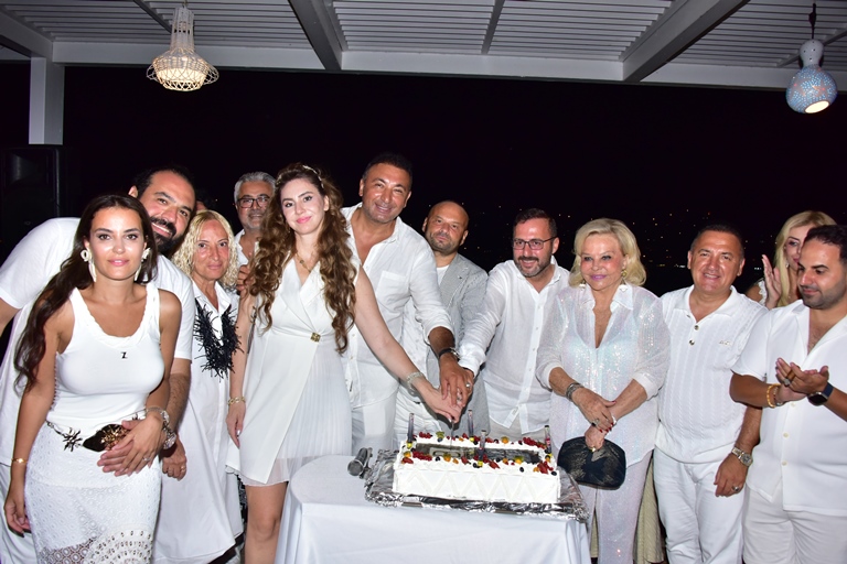 Yüzüklüler Kulübü :  Baa Bodrum Hotelde Muhteem Bir Whte Nght Parti Gerçekletirdi 