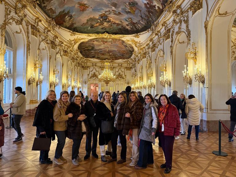 Türkiye Cemiyet Hayat�n�n Seçkin �simleri Viyana�da Kültür Turu �çin Bulu�tular