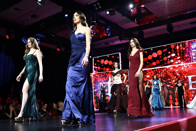 Emine Kayra Anla� : Sammyvit Klass Model Türkiye 2025�de Gerçekle�tirdi�i Defilesi �le Moda Dünyas�nda Ç���r Açt�