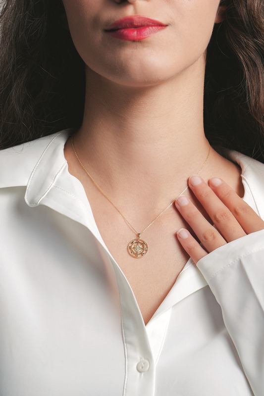 Hüseyin Alper :  �Kolyecik�i Bir Türk Tasar�m �mzas� Olarak Uluslararas� Pazara Ta��may� Hedefliyoruz�