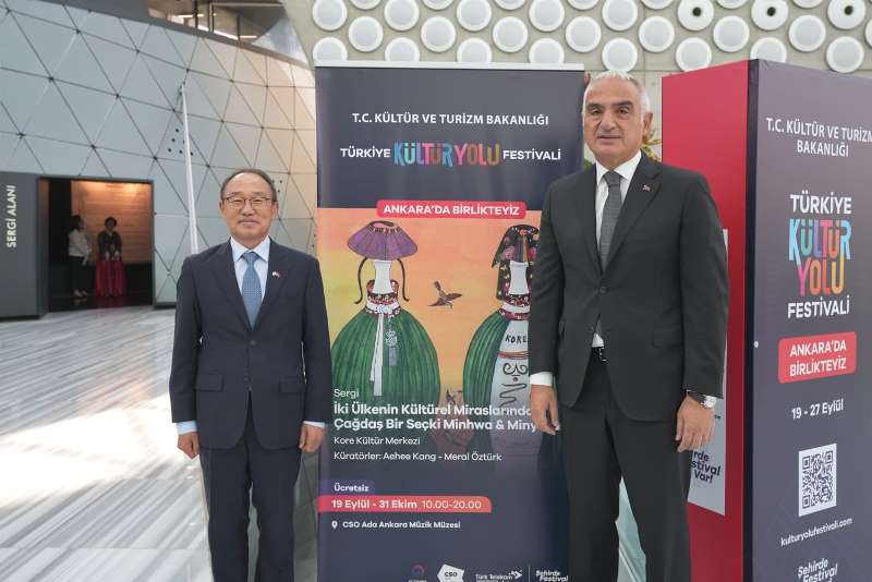 Bakan Ersoy Ba�kentte Start� Verdi! Ankara Kültür Yolu Festivali Ba�lad� Ersoy: �Ba�kentimizin Tarihini Ve Mimarisini Ressamlar�m�z�n Gözünden Yeniden Gördük� 