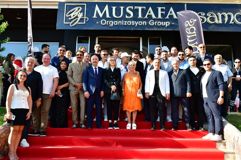 �amdanc� Ve By Mustafa Gaziantep, Görkemli Bir Gala �le Kap�lar�n� Açt� 