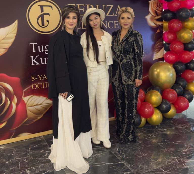 Feruza,  Ta�kent C�ty Avm�de Kap�lar�n� Açt�