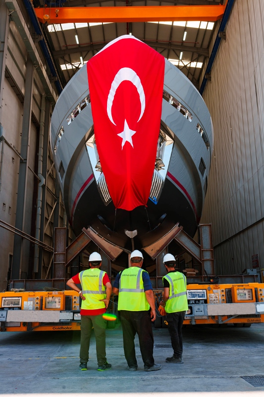 Sirena Yachts��n Yeni Amiral Gemisi Sirena 118 Denize Kavu�tu 