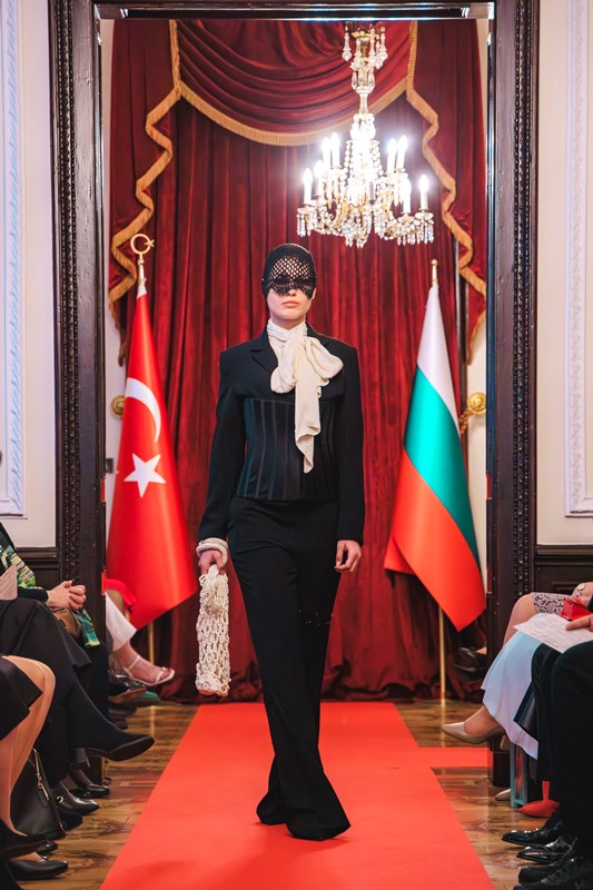 �stanbul � Sofya: �ki �ehrin Ortak Haf�zas�, Sofya�da Zamans�z Bir Defileyle Bulu�tu