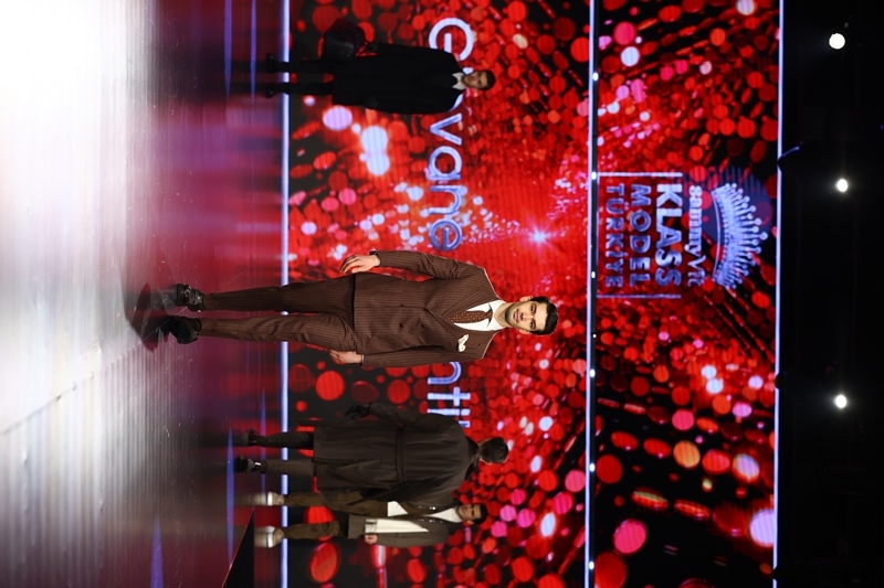 G�ovane Gent�le : Sammyvit Klass Model Türkiye 2025 Sahnesinde  Moda Dünyas�na Damga Vurdu