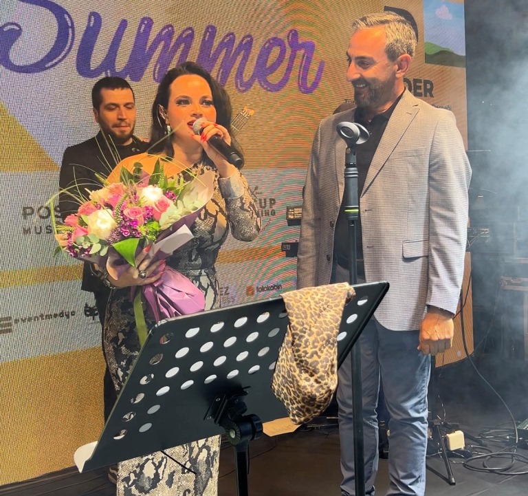 Teoder Yaza, Asude Cemre �le �Merhaba� Dedi! 