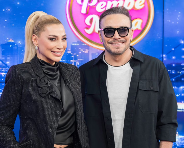 Özlem Esra Ada�n�n Haz�rlay�p Sundu�u Pembe Masa�n�n Bu Haftaki Konu�u Ba�ar�l� �ark�c� Cenk Eren Oldu.