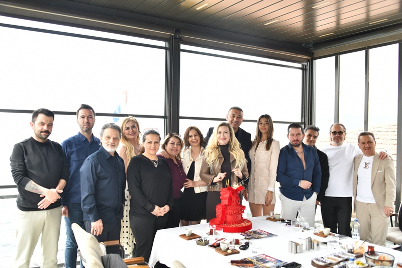 Yüzüklüler Kulübü :  Bo�az��n Büyüleyici Atmosferinde Düzenlenen Brunch�ta Bir Araya Geldi