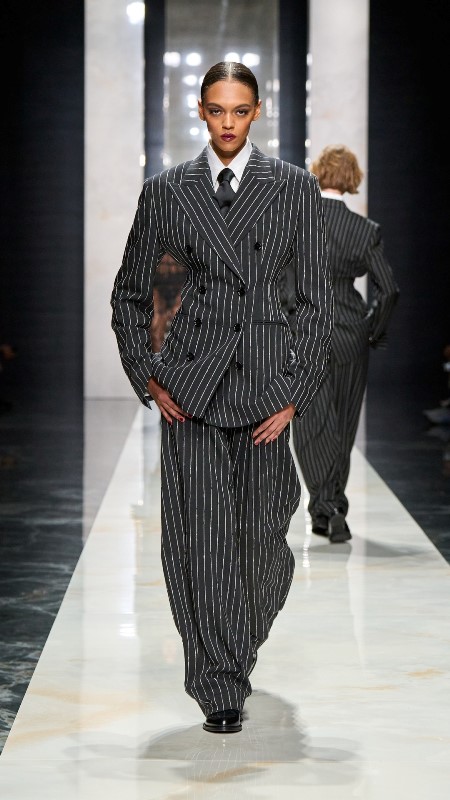 Dolce & Gabbana, �Ident�ty� Koleksiyonu �le Milano Moda Haftas��nda Gücün Ve Kimli�in S�n�rlar�n� Yeniden Çizdi