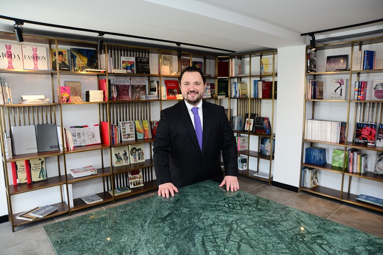 Serkan Selamet : Moda Ve Güzellik E�itimine Yeni Bir Model Kazand�rd�