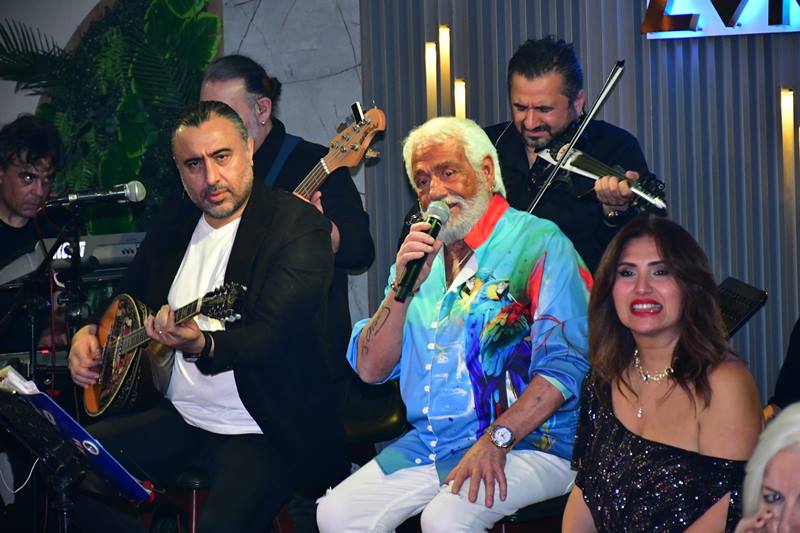 Zorba Taverna�da Fedon F�rt�nas�: "30 Y�l Bekledim Çünkü..."