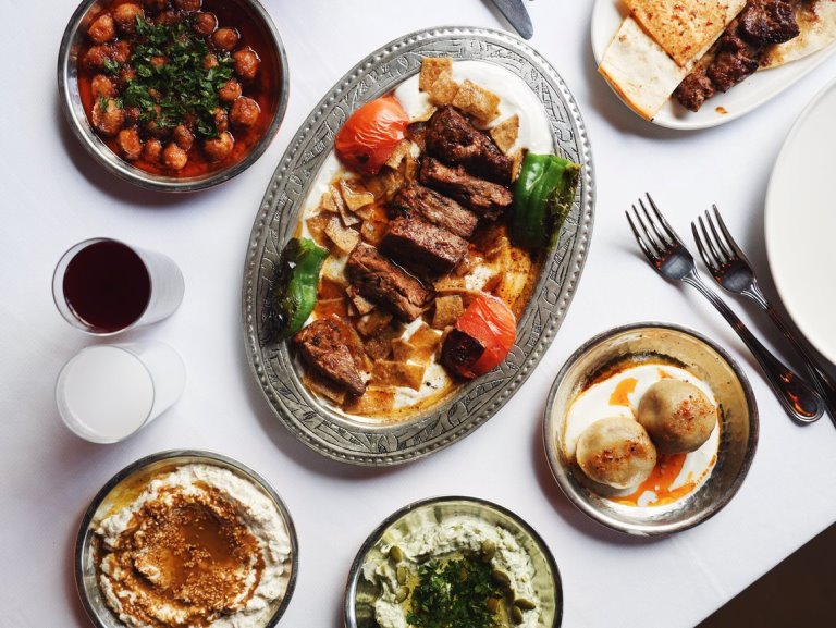 Perran�da A�k Ate�le Bulu�uyor