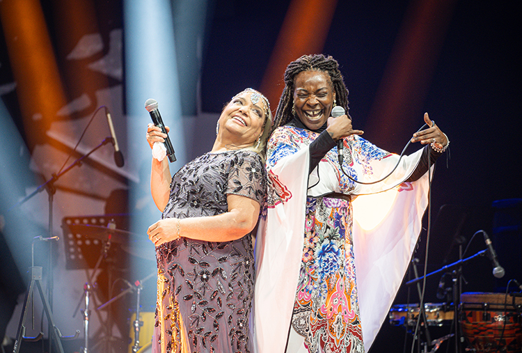  Buika & Kibariye Harbiyede Konser Verdi 