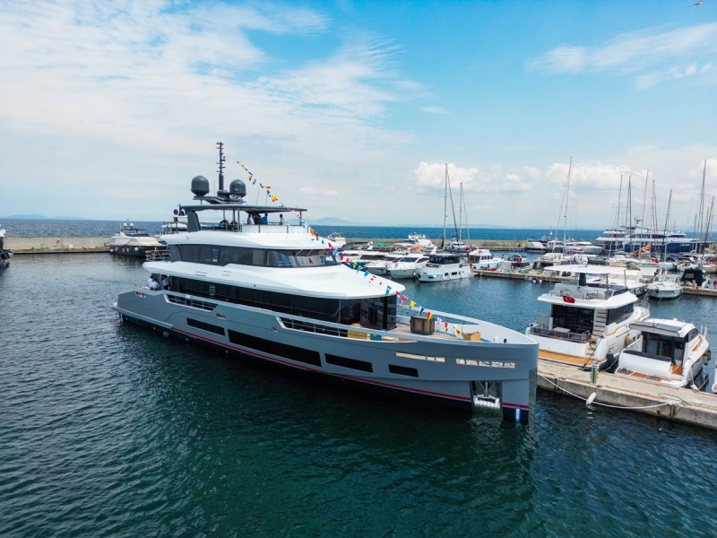 Sirena Yachts��n Yeni Amiral Gemisi Sirena 118 Denize Kavu�tu 