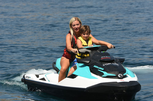 Küçük Aa'nn Jet Ski Keyfi