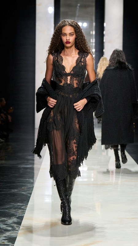 Dolce & Gabbana, �Ident�ty� Koleksiyonu �le Milano Moda Haftas��nda Gücün Ve Kimli�in S�n�rlar�n� Yeniden Çizdi