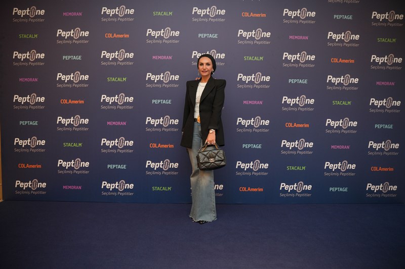 Pept�l�ne, �Seçilmi� Peptitler� Dünyas�n� Marka Elçisi Nebahat Çehre �le Tan�tt� 