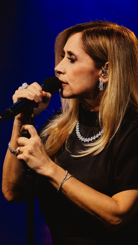 Lara Fab�an��n �stanbul Konserindeki Mücevher Tercihi �Zen P�rlanta� Oldu