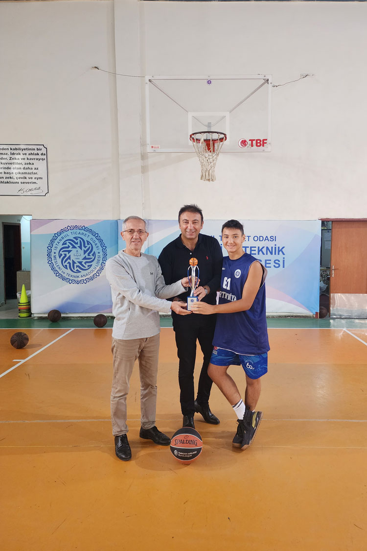Muammer Kapucuoğlu:Pertevniyal Spor Kulübü’nden  Spora Destek Ödülü