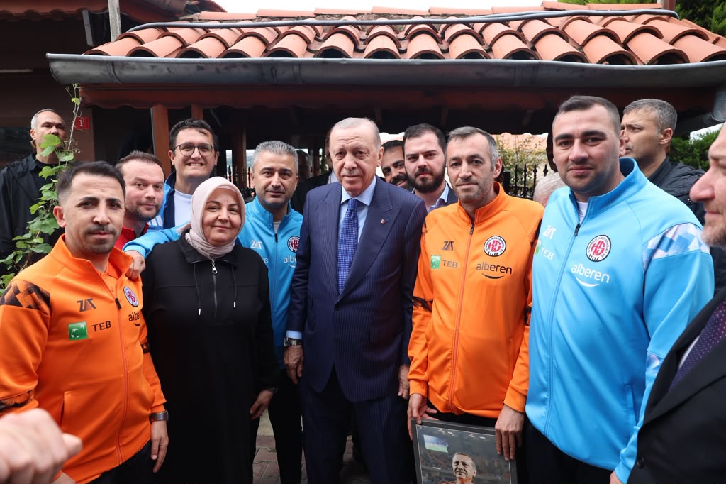 Cumhurba�kan� Erdo�an, �stanbul Kastamonuspor Yönetimiyle Bir Araya Geldi 