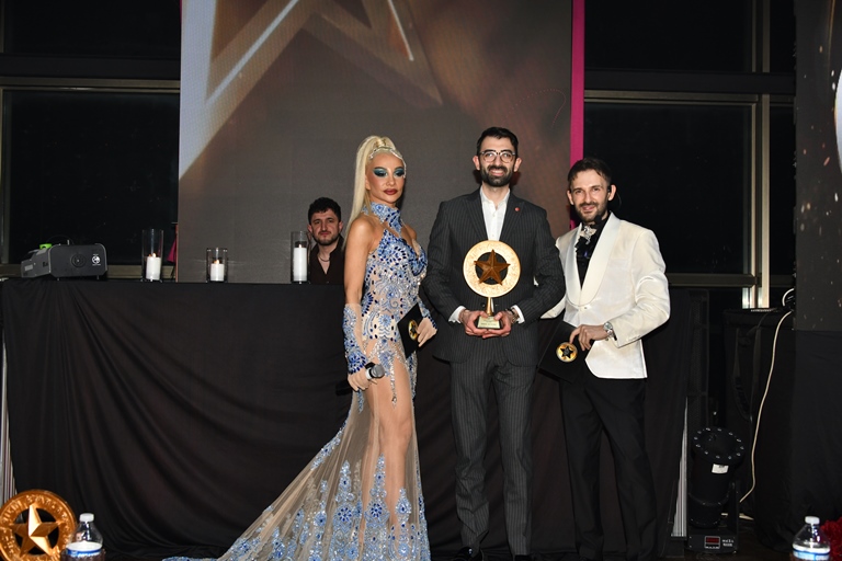 Ömer Aky�ld�z :  Klass�� En �yi �ekilde Temsil Ederek �Y�l�n En Ba�ar�l� Muhabiri� Ödülünün Sahibi Oldu