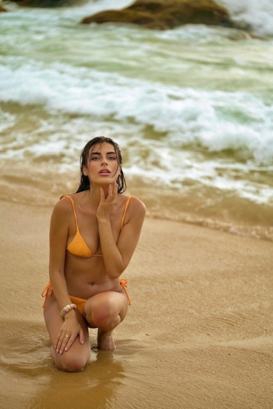 Duygu Çakmak ,Tayland’ın ünlü adası Puket’te modellik yaptı.