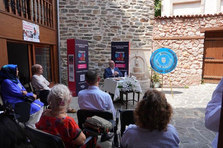 Bursa Kültür Yolu Festivali Be�inci Gününde Söyle�i ve Sergilerle Öne Ç�kt�