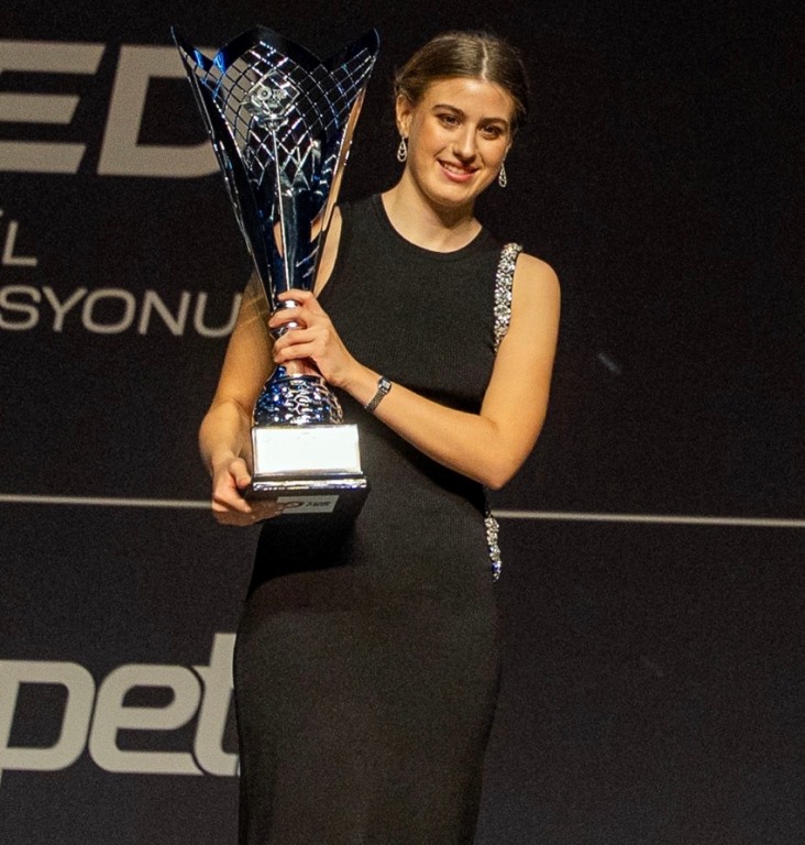 17 Ya��ndaki Ay�e Çebi�den Rekorlarla Gelen Türkiye �ampiyonlu�u  