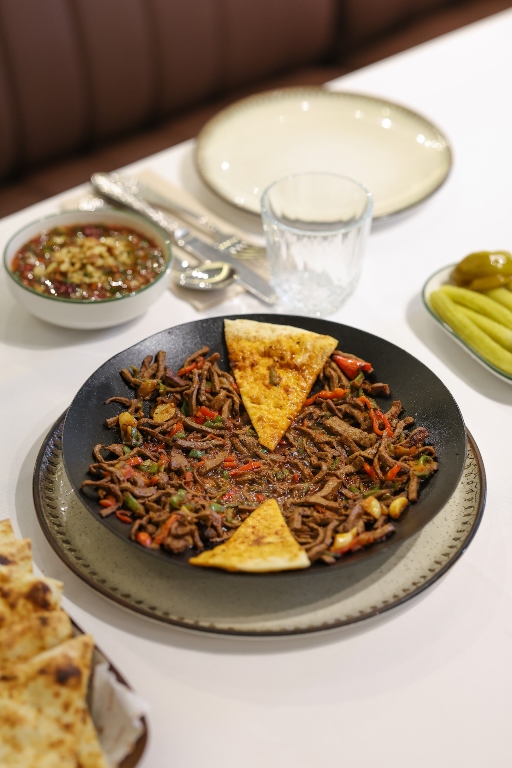 Diyarbak�r��n Ate�le Yaz�lan Sofra Ritüeli �stanbul�da: Go�to Sac Tava