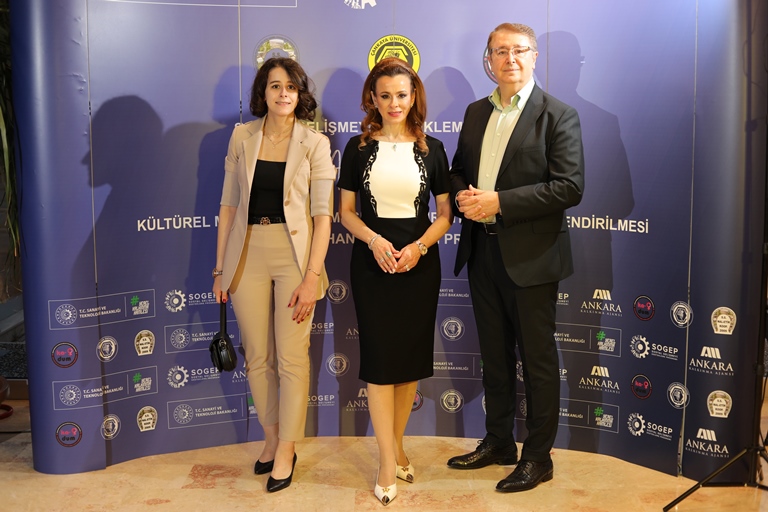 Kad�n Eme�i, Dijital Sanat Ve Foto�rafla Ölümsüzle�ti