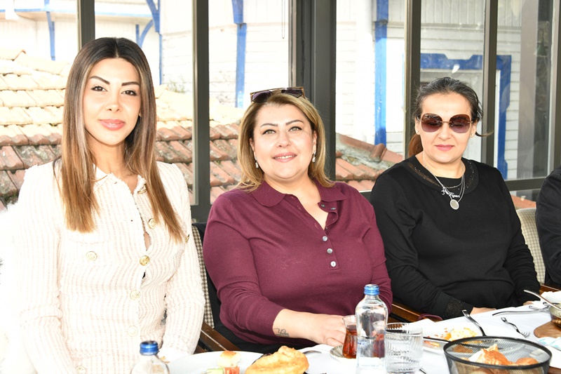 Yüzüklüler Kulübü :  Bo�az��n Büyüleyici Atmosferinde Düzenlenen Brunch�ta Bir Araya Geldi