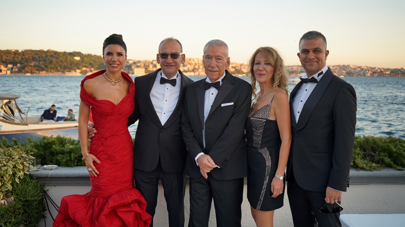Özlem Uzel- �brahim H�d�ro�lu :  Four Seasons Hotel Bosphorus�un Zarif Atmosferinde Mutlulu�a �Evet� Dedi