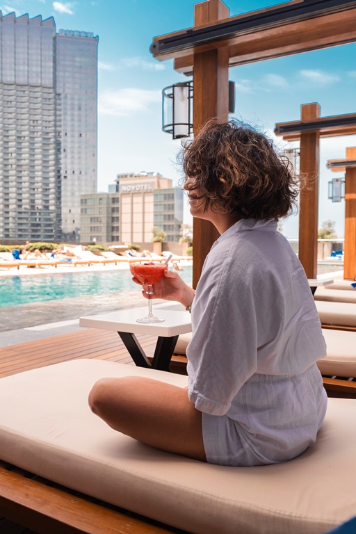 Hilton �stanbul Bomonti�de Yaz Sezonu Teras Keyfi, Dev Ekranda Dünya Kupas� Heyecan� ve Havuz Ba�� Deneyimleriyle Ba�l�yor