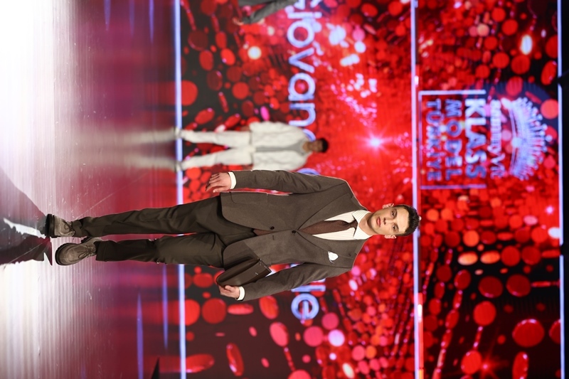 G�ovane Gent�le : Sammyvit Klass Model Türkiye 2025 Sahnesinde  Moda Dünyas�na Damga Vurdu