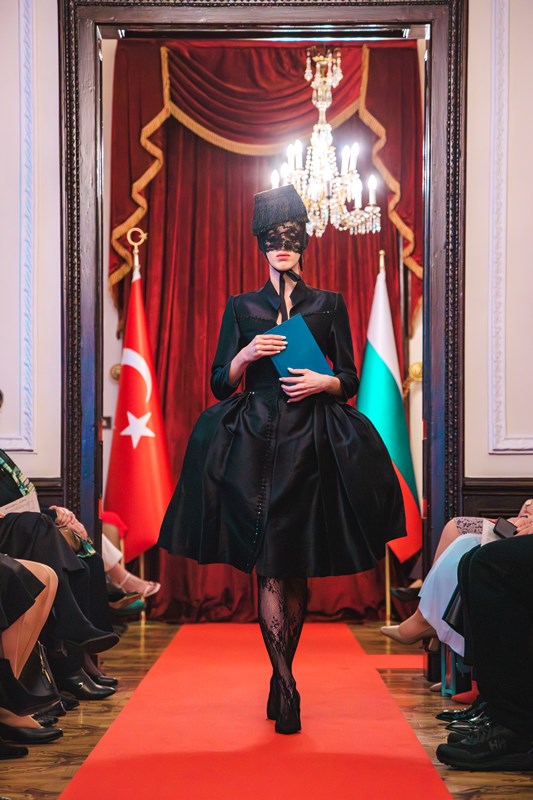 �stanbul � Sofya: �ki �ehrin Ortak Haf�zas�, Sofya�da Zamans�z Bir Defileyle Bulu�tu