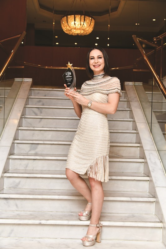 Fatma Dursun :  ‘International Hair Center Of The Year’ Ödülü İle Başarisini  Bir Kez Daha Kanitladi 
