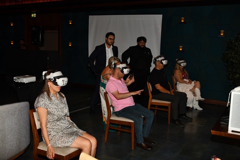 Emel Onur :  619 Br�ckell Res�dence  Projesini Ritz-Carlton'da Tan�tt� 