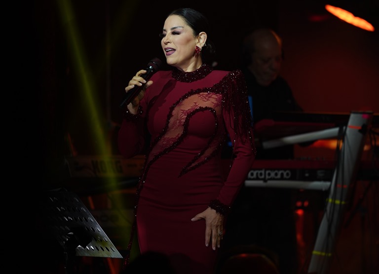 A�k�n Nur Yengi Günay Restaurant�ta Müzik Ziyafeti Sundu