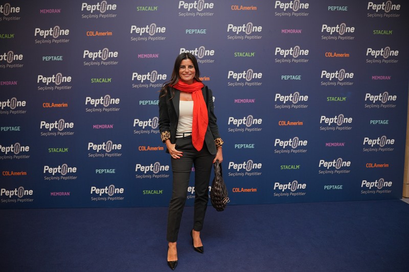 Pept�l�ne, �Seçilmi� Peptitler� Dünyas�n� Marka Elçisi Nebahat Çehre �le Tan�tt� 