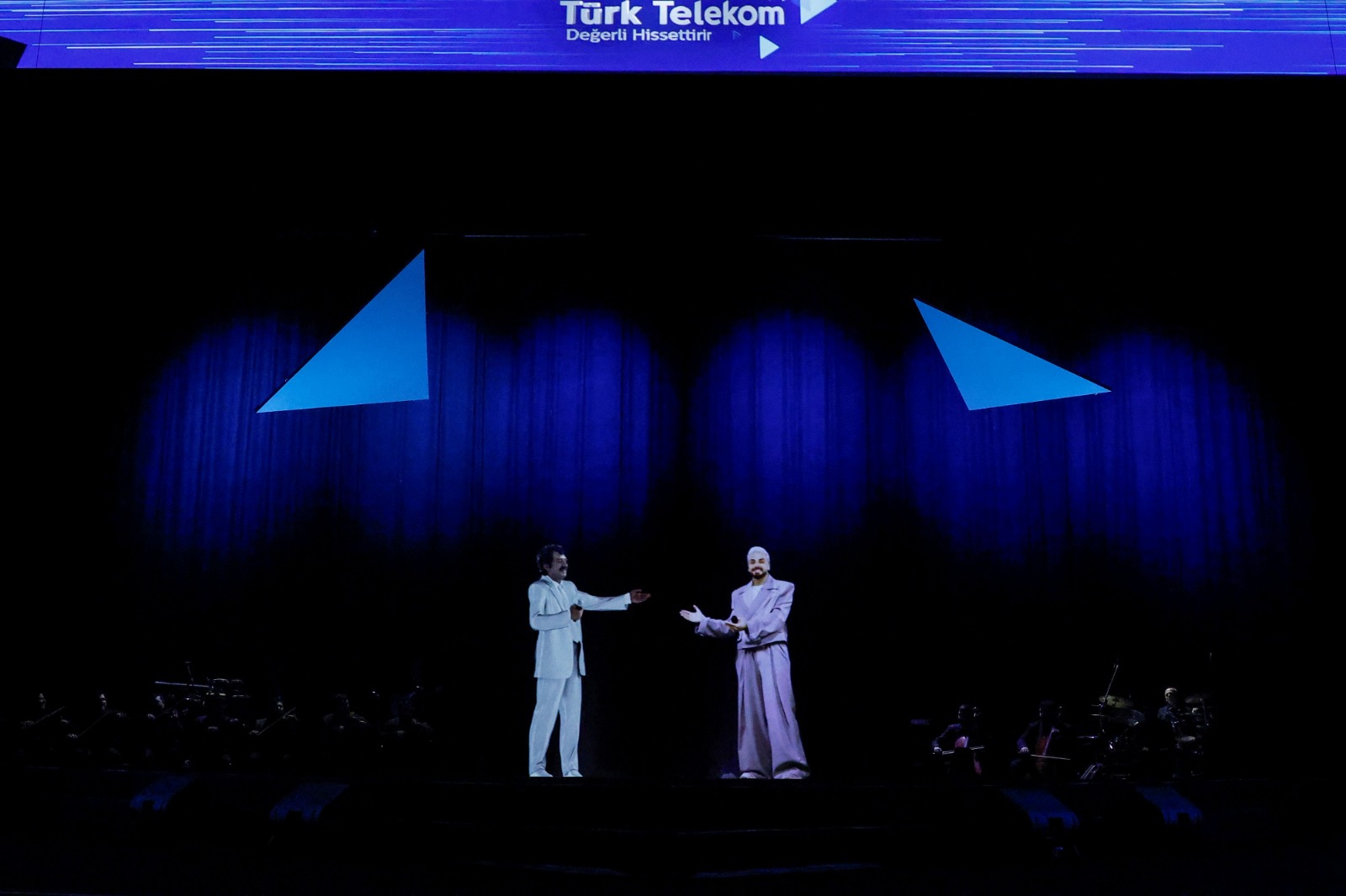 Türk Telekom 5G �le Müslüm Gürses'i Sahneye Ç�kard�