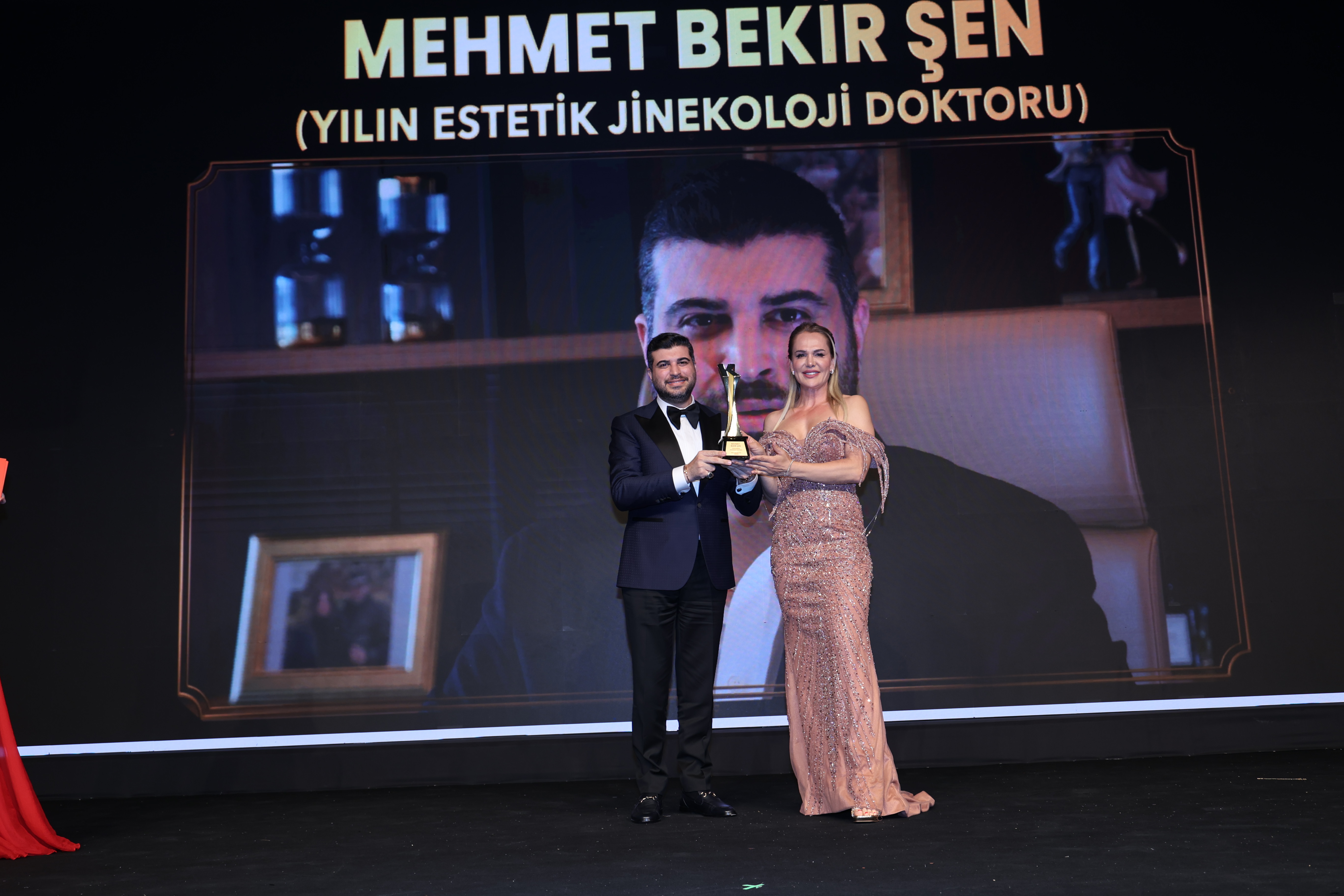 Op. Dr. Mehmet Bekir en :  Yln Estetik Jinekoloji Doktoru Ödülüne Layk Görüldü  