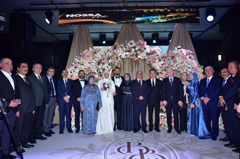 Betül Kavak-Bilal Teymur :  Görkemli Bir Dü�ün Töreni �le Hayatlar�n� Birle�tirdi