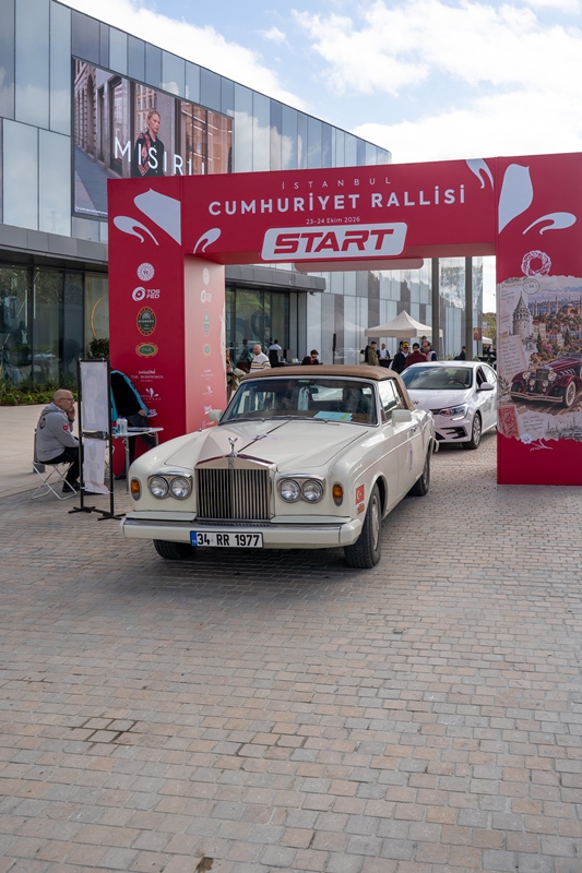 Florentia Village �stanbul�da  Klasik Otomobillerle Cumhuriyet Co�kusu