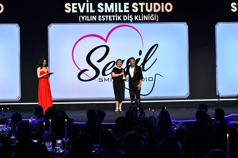 Sevil Smle Studo :  Yln Estetik Di Klinii Seçildi 