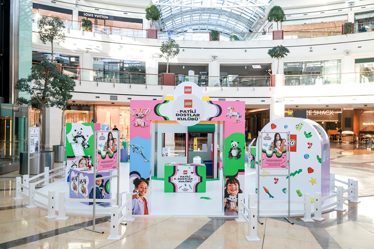 Lego Patili Dostlar Kulübü, K�z Çocuklar�n� ve Hayvan Dostlar�yla Kurduklar� Ba�� Kutluyor