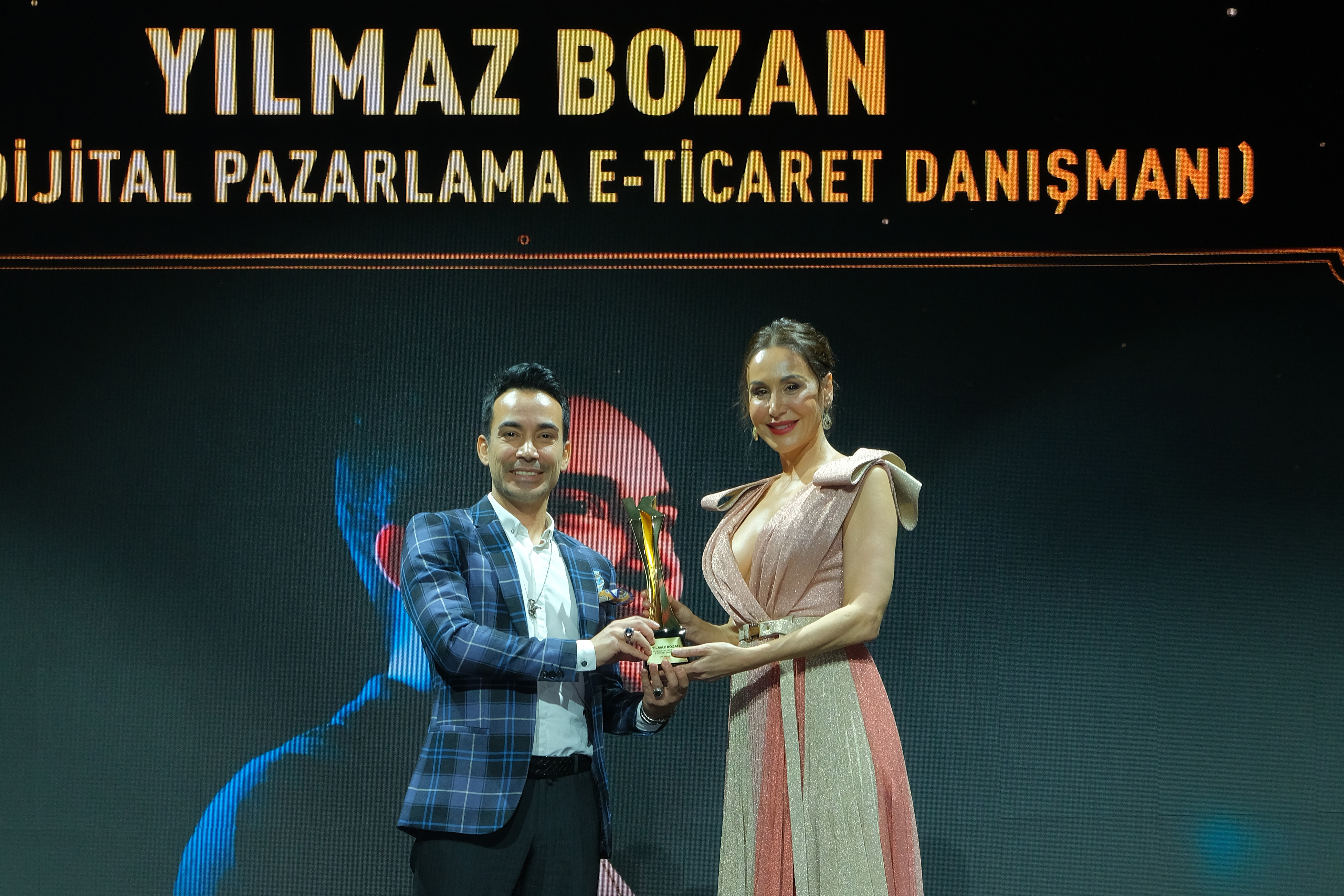 Ylmaz Bozan: Yln Dijital Pazarlama  E-Ticaret Danman  Ödülünü Ald